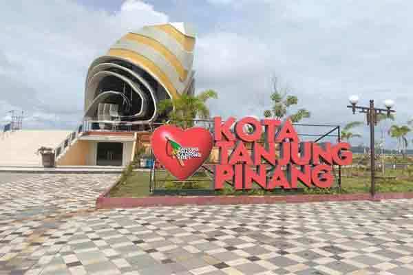 Destinasi Wisata Tanjungpinang dengan Pemandangan Luar Biasa Tugu Gonggong Legenda